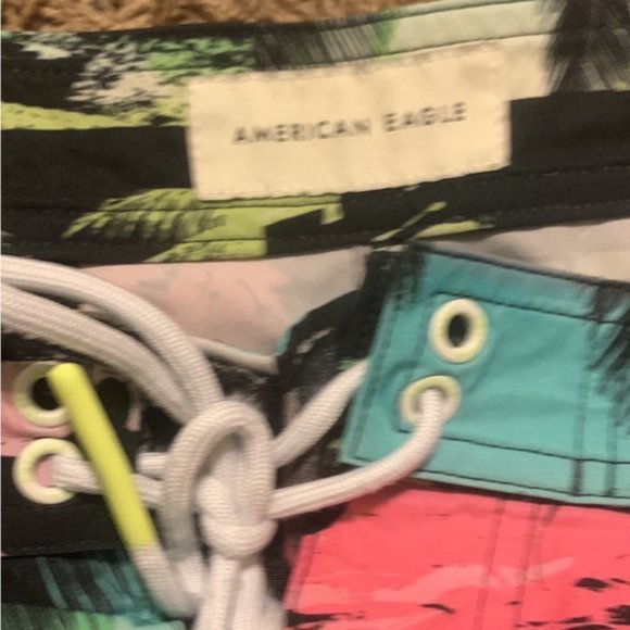 American Eagle Swim Trunks Size L - like New! - Picture 3 of 4